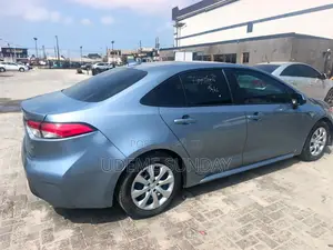 Toyota Corolla LE 2020 Blue