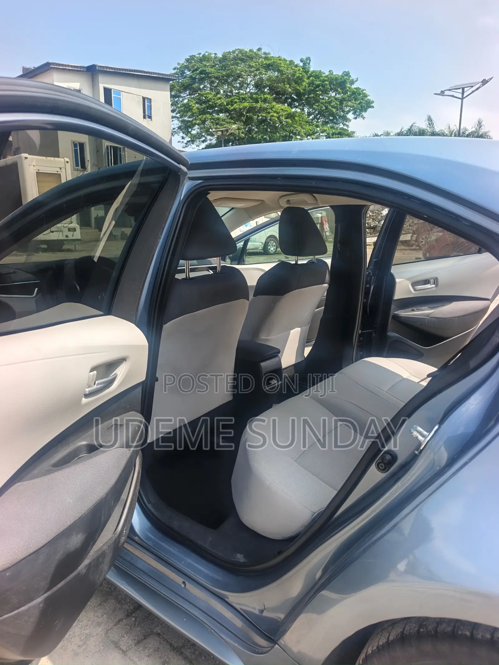 Toyota Corolla LE 2020 Blue