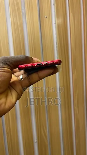 Apple iPhone XR 64 GB Red