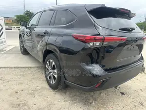 Toyota Highlander XLE 2022 Black