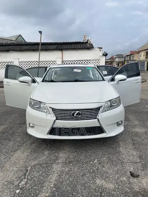 Lexus ES 350 FWD 2014 White