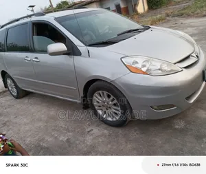 Toyota Sienna 2008 Silver