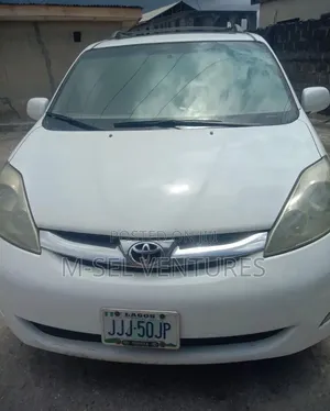 Toyota Sienna 2005 White