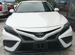 Toyota Camry XSE 2023 Off white