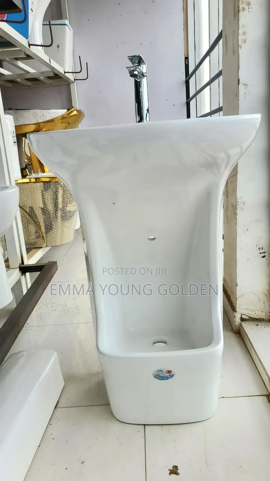 Standing Urinary Bow With Washing Hand Basin White