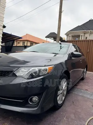 Toyota Camry SE 4dr Sedan w/Prod. End 11/13 (3.5L 6cyl 6A) 2014 Gray