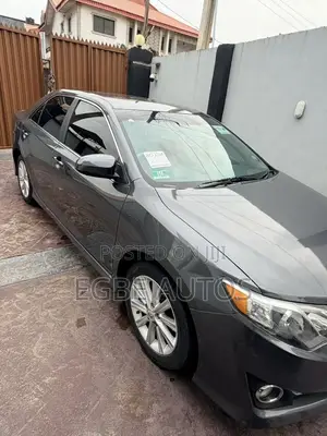 Toyota Camry SE 4dr Sedan w/Prod. End 11/13 (3.5L 6cyl 6A) 2014 Gray