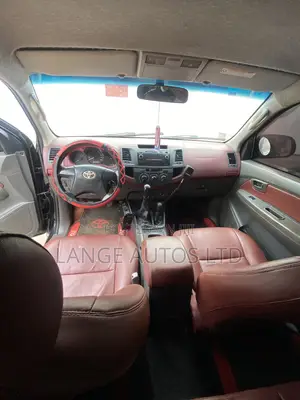Toyota Hilux 2014 Black