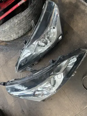 Set Headlamp Corolla Verso 2018