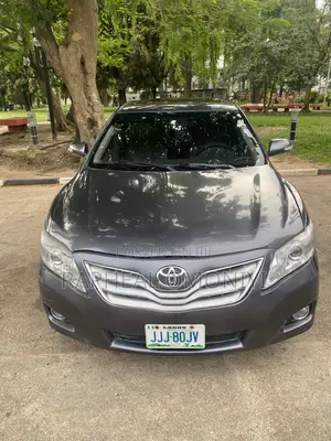 Toyota Camry XLE 4dr Sedan (2.5L 4cyl 6A) 2011 Gray