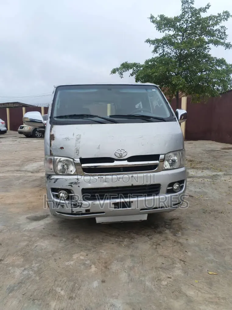 Toyota HiAce 2006 Silver