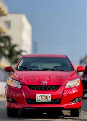 Toyota Matrix Hatchback FWD (1.8L 4cyl 5M) 2010 Red