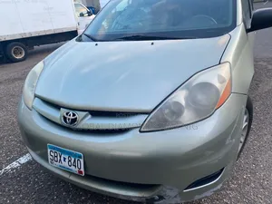Toyota Sienna 2006 Gold