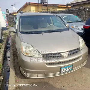 Toyota Sienna 2005 Gold