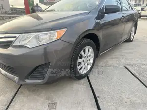 Toyota Camry LE 4dr Sedan (2.5L 4cyl 6A) 2012 Gray