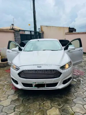 Ford Fusion Titanium FWD 2016 White