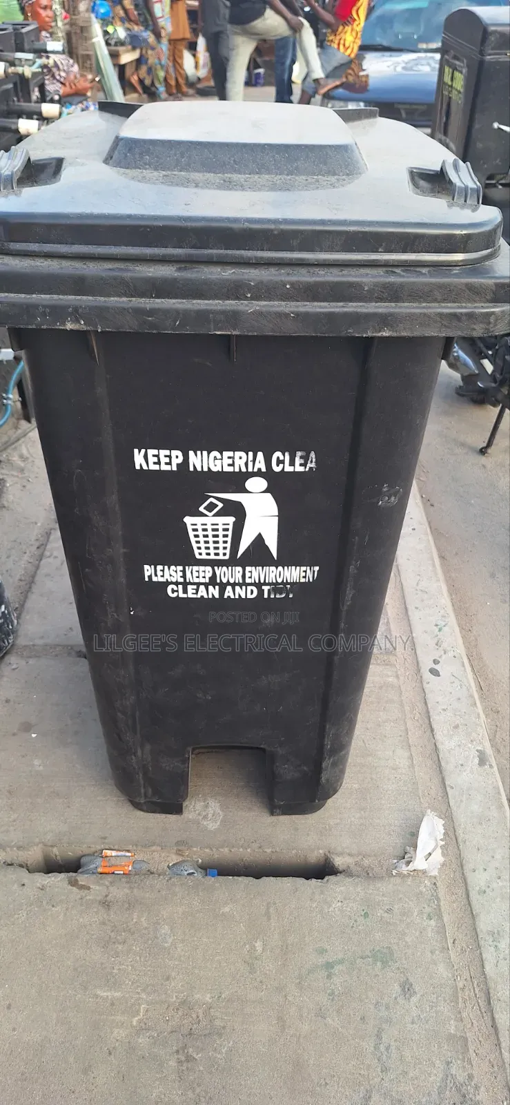 Super Strong Waste Bin With Tires