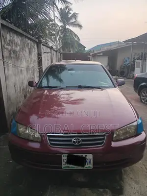 Toyota Camry LE 4dr Sedan (2.2L 4cyl 4A) 2000 Red