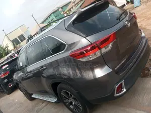 Toyota Highlander XLE V6 4x2 (3.5L 6cyl 6A) 2016 Gray