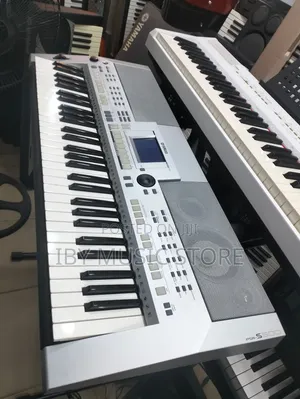 Yamaha PSR S500