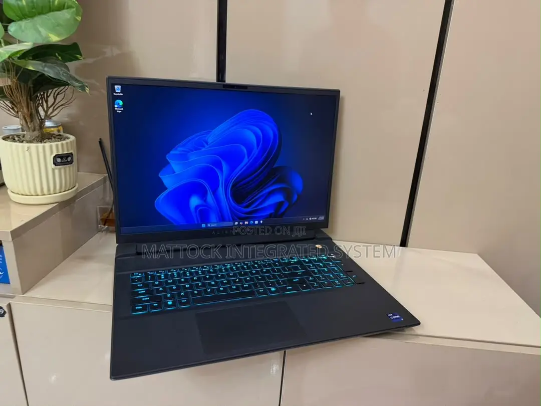 Laptop Dell Allienware M18 R1 32GB Intel Core i9 SSD 1T