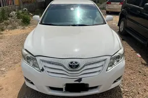 Toyota Camry LE 4dr Sedan (2.5L 4cyl 6AM) 2010 White