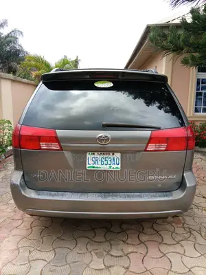 Toyota Sienna 2004 Gray