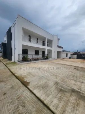 5bdrm Duplex in Ogheghe Sapeleroad, Benin City for sale