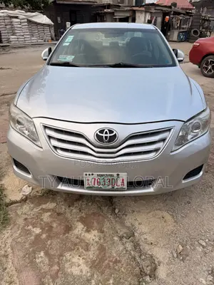 Toyota Camry LE 4dr Sedan (2.5L 4cyl 6A) 2011 Silver