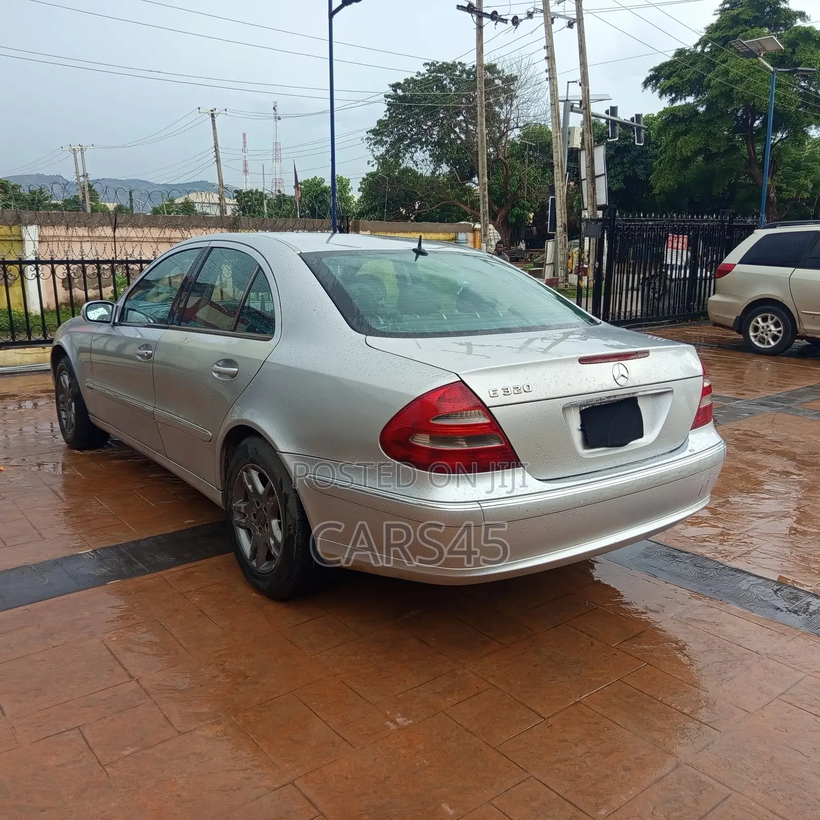 Mercedes-Benz E320 2004 Silver