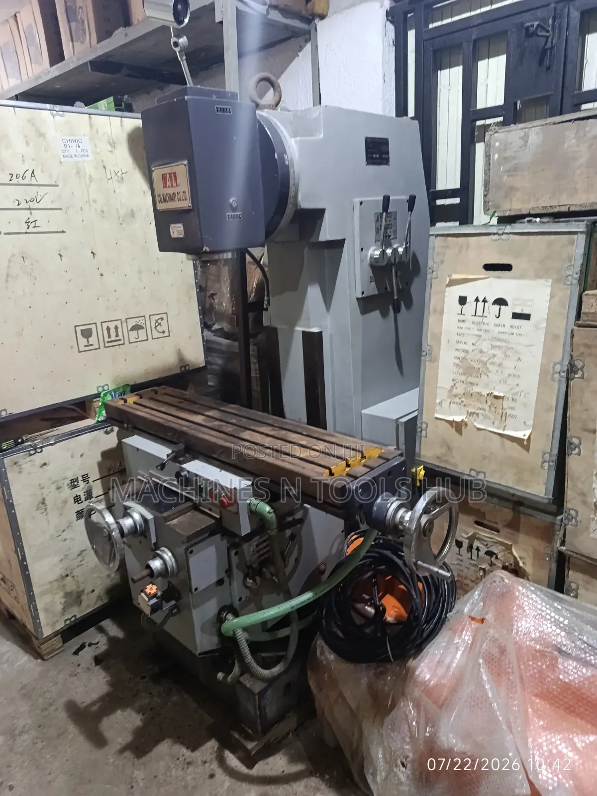 Vertical Knee-Type Milling Machine