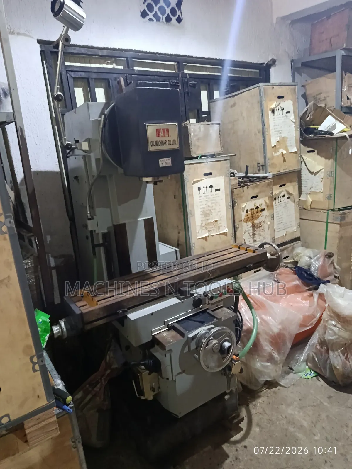 Vertical Knee-Type Milling Machine