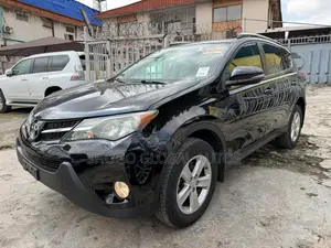 Toyota RAV4 XLE 4dr SUV (2.5L 4cyl 6A) 2014 Black