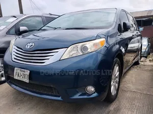 Toyota Sienna 2012 Blue