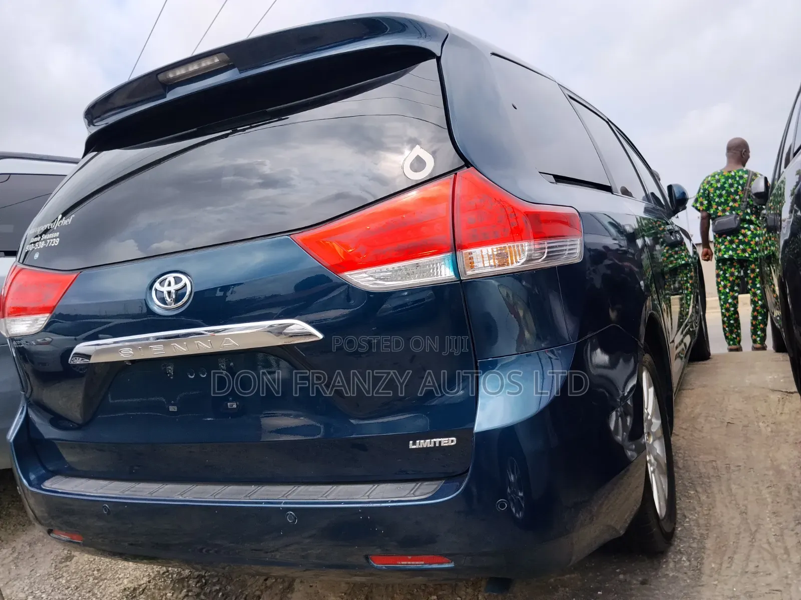 Toyota Sienna 2012 Blue