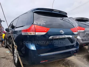 Toyota Sienna 2012 Blue