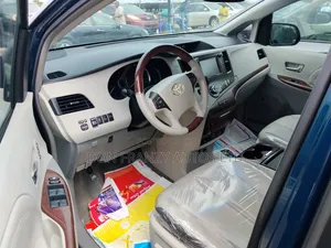 Toyota Sienna 2012 Blue