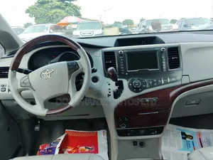 Toyota Sienna 2012 Blue