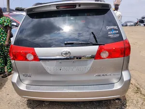 Toyota Sienna 2008 Gold