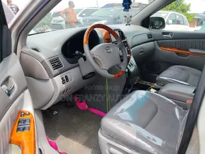 Toyota Sienna 2008 Gold