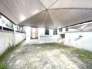 4bdrm Duplex in Chevron/Eleganza for rent