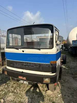 Mercedes-Benz LK/LN2 709 Chassis Cab (Manual)