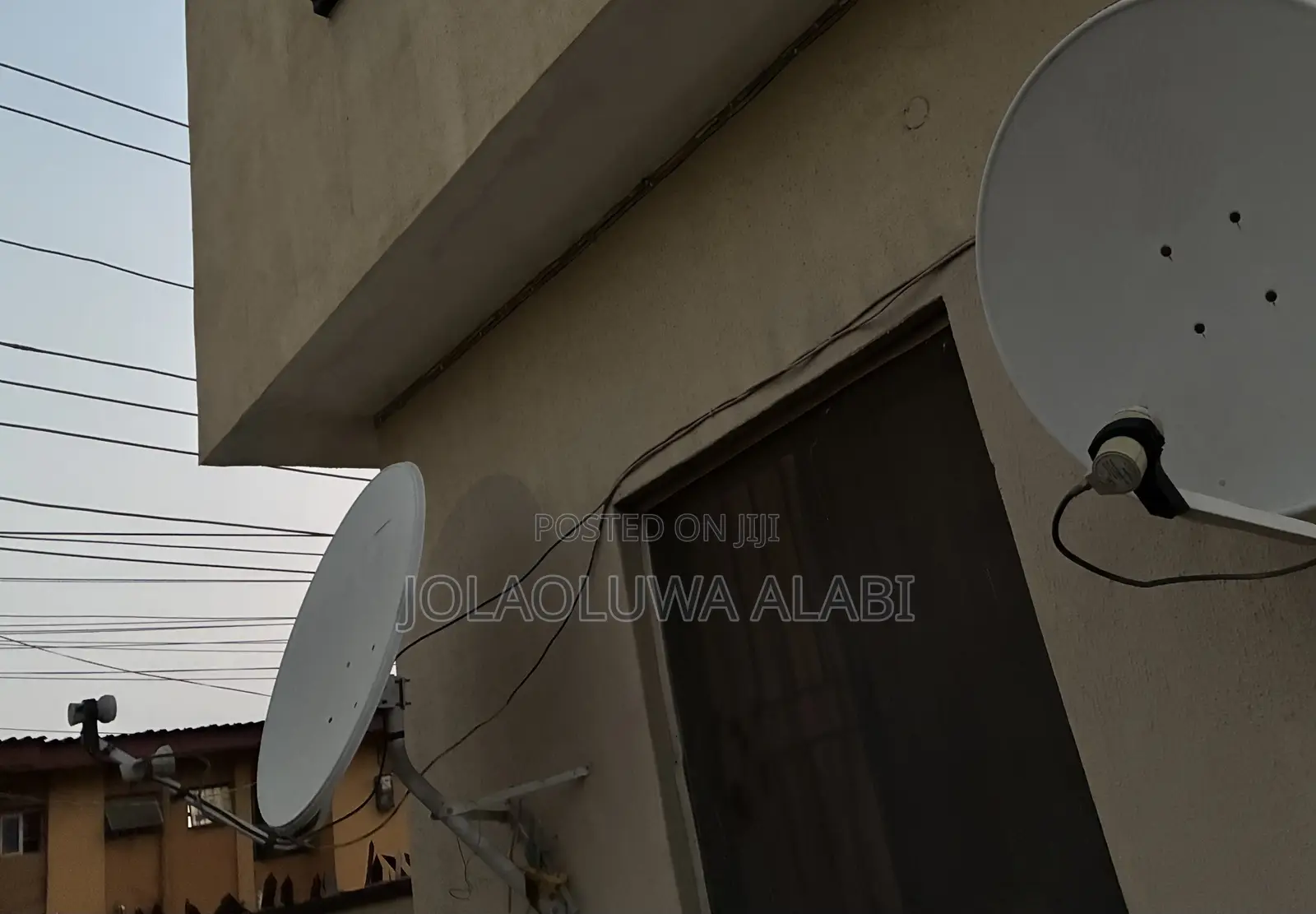 40” Hisense Smart TV + Free Digital Satellite Decoder