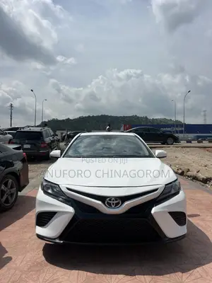 Toyota Camry 2018 White