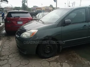 Toyota Sienna 2004 Blue