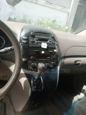 Toyota Sienna 2004 Silver