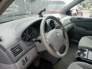 Toyota Sienna 2004 Silver