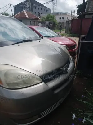 Toyota Sienna 2004 Silver