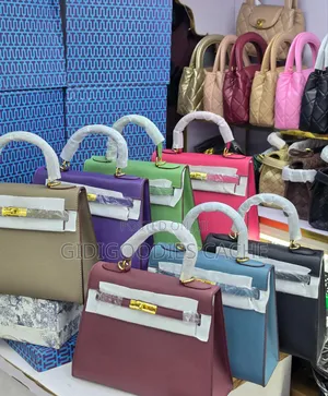 Women's Premium Kelly-Style Structured Handbag in Colors
