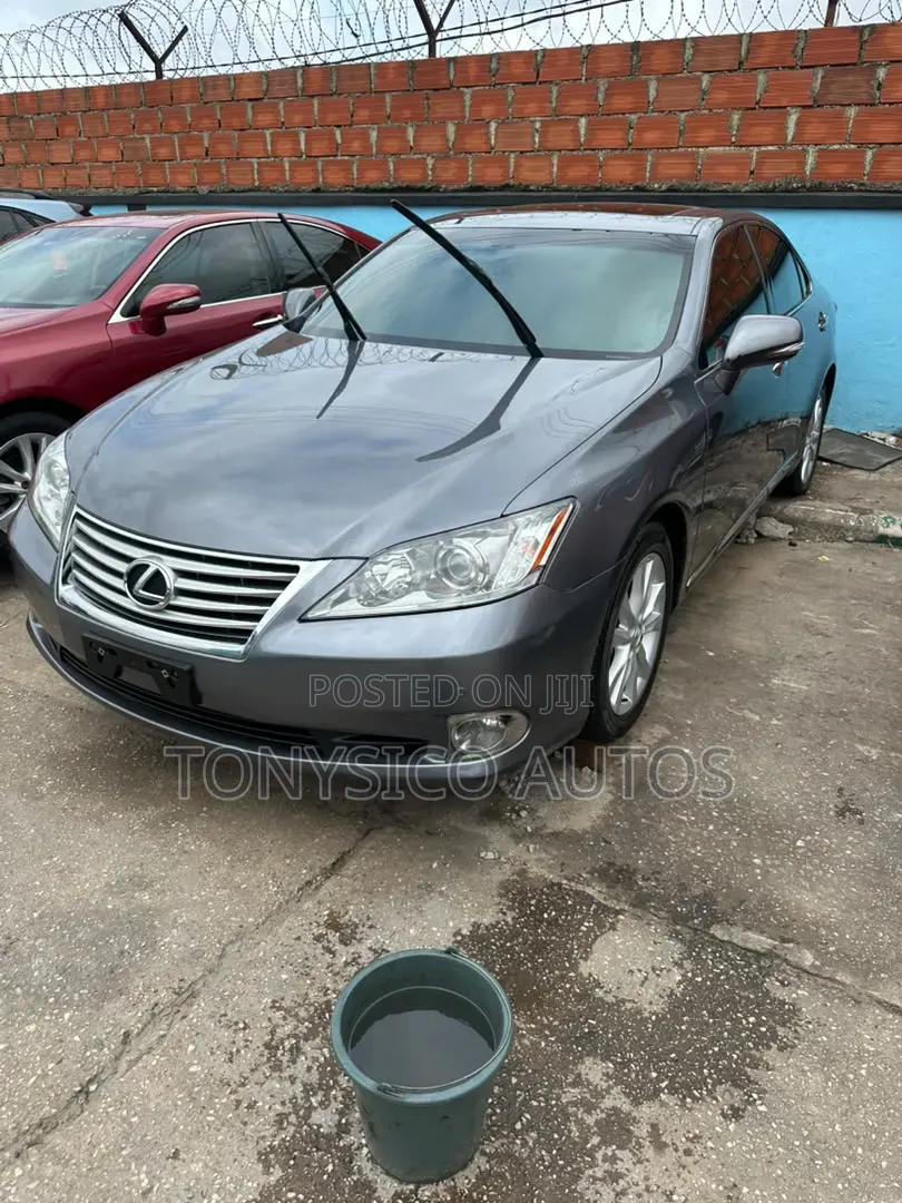 Lexus ES 2012 Gray